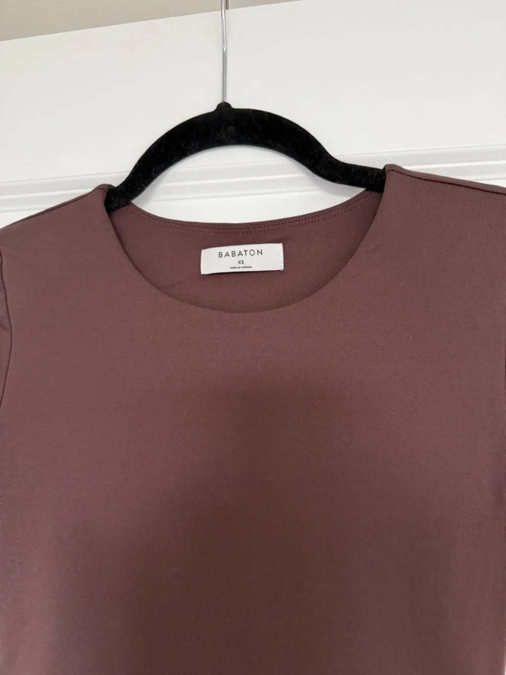 Aritzia Babaton Contour Short Sleeve Vivacity Bodysuit in Brown size XS - Picture 5 of 8
